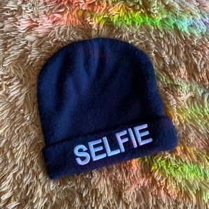 Steve Madden Selfie Beanie